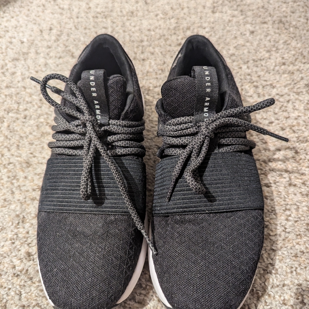 Under armour shoes, size 8.5, black - Picture 5 of 7